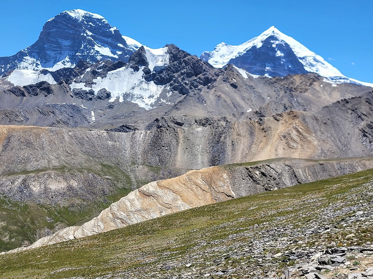 Jawshangoz – Viewpoints of Peaks Karl Marx & Engels